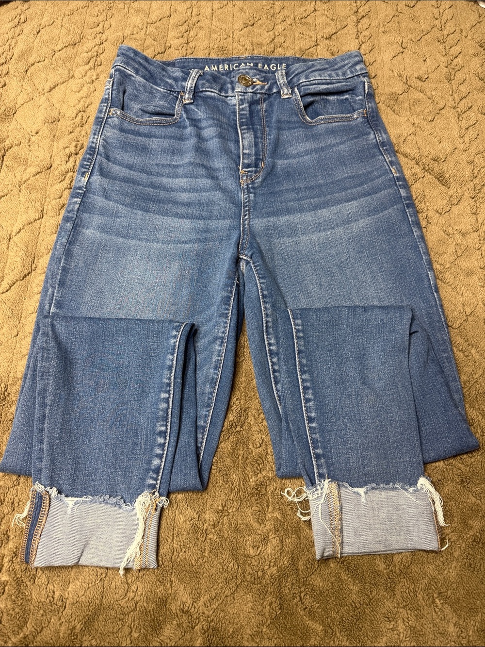 American Eagle Outfitters Mid Blue High-Rise Straight Crop Jeans with Frayed Hem